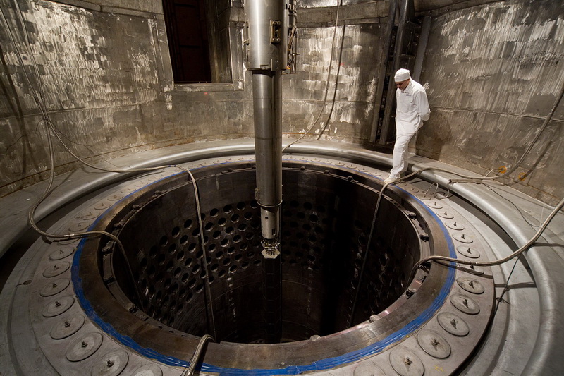 A worker observes preparations for the startup and fuel loading of Kalinin 4